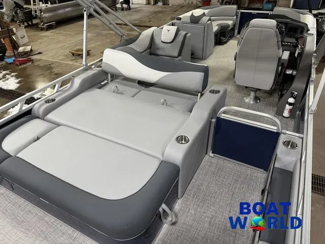 Slide: The Image of Tahoe LTZ 2385 Swingback (VRB) & Honda 4-Stroke EFI 2025 - 22