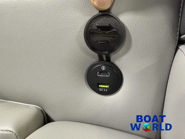 Slide: The Image of Tahoe LTZ 2385 Swingback (VRB) & Honda 4-Stroke EFI 2025 - 25