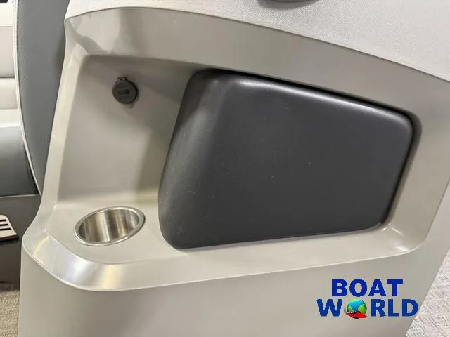 Slide: The Image of Tahoe LTZ 2385 Swingback (VRB) & Honda 4-Stroke EFI 2025 - 27