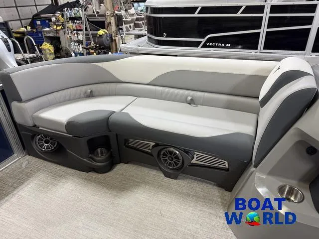 Slide: The Image of Tahoe LTZ 2385 Swingback (VRB) & Honda 4-Stroke EFI 2025 - 31