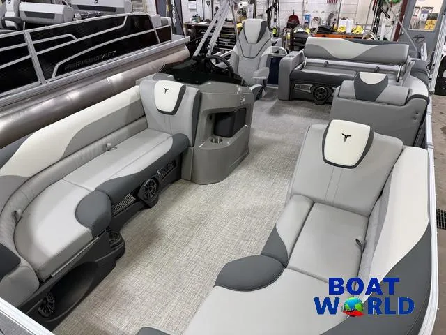 Slide: The Image of Tahoe LTZ 2385 Swingback (VRB) & Honda 4-Stroke EFI 2025 - 32