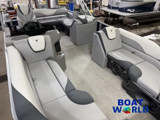 Slide: The Image of Tahoe LTZ 2385 Swingback (VRB) & Honda 4-Stroke EFI 2025 - 33