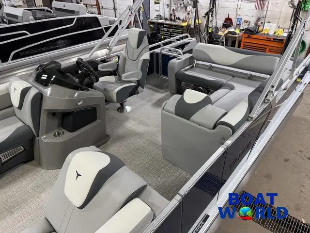 Slide: The Image of Tahoe LTZ 2385 Swingback (VRB) & Honda 4-Stroke EFI 2025 - 4