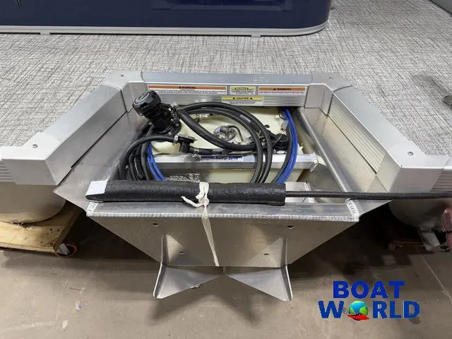 Slide: The Image of Tahoe LTZ 2385 Swingback (VRB) & Honda 4-Stroke EFI 2025 - 44