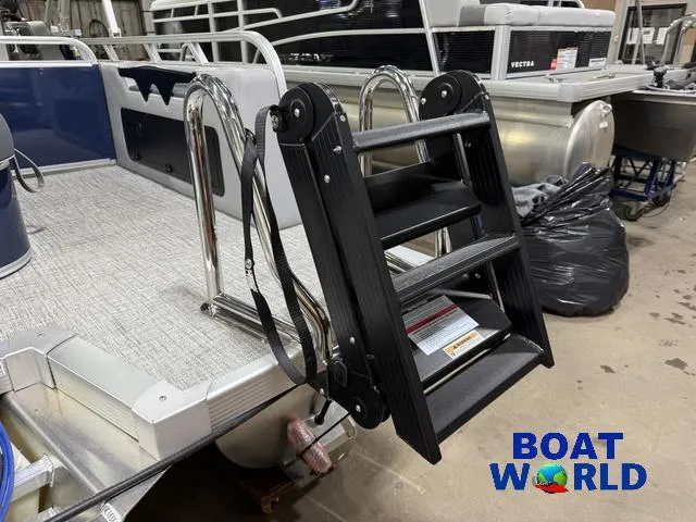 Slide: The Image of Tahoe LTZ 2385 Swingback (VRB) & Honda 4-Stroke EFI 2025 - 45