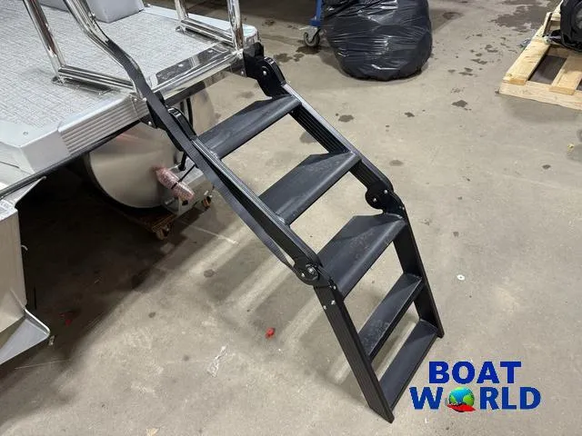 Slide: The Image of Tahoe LTZ 2385 Swingback (VRB) & Honda 4-Stroke EFI 2025 - 46