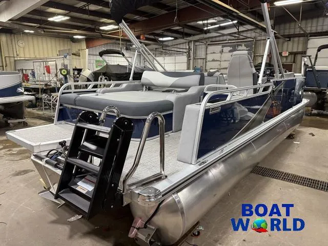 Slide: The Image of Tahoe LTZ 2385 Swingback (VRB) & Honda 4-Stroke EFI 2025 - 47