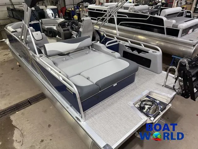 Slide: The Image of Tahoe LTZ 2385 Swingback (VRB) & Honda 4-Stroke EFI 2025 - 48