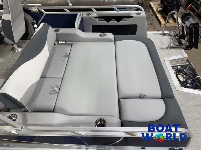 Slide: The Image of Tahoe LTZ 2385 Swingback (VRB) & Honda 4-Stroke EFI 2025 - 5