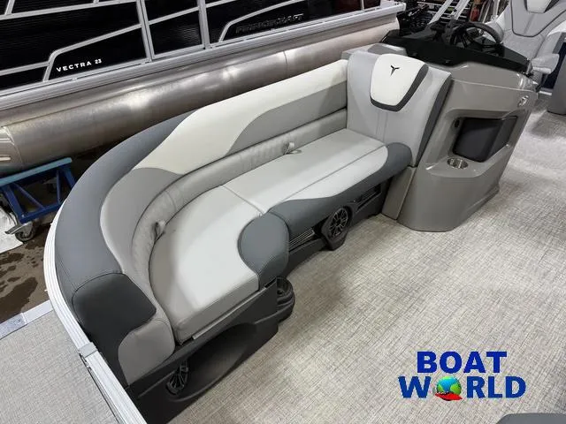 Slide: The Image of Tahoe LTZ 2385 Swingback (VRB) & Honda 4-Stroke EFI 2025 - 7