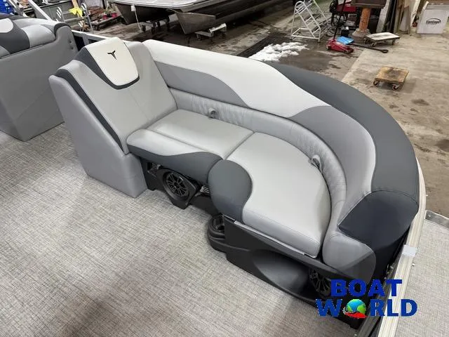 Slide: The Image of Tahoe LTZ 2385 Swingback (VRB) & Honda 4-Stroke EFI 2025 - 8