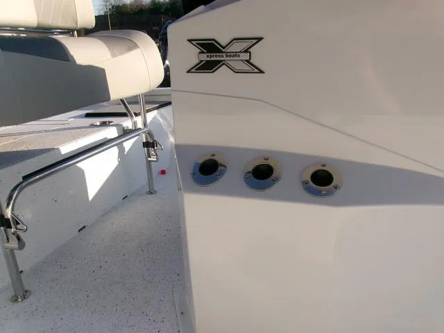 Slide: The Image of Xpress H210B 2025 - 8