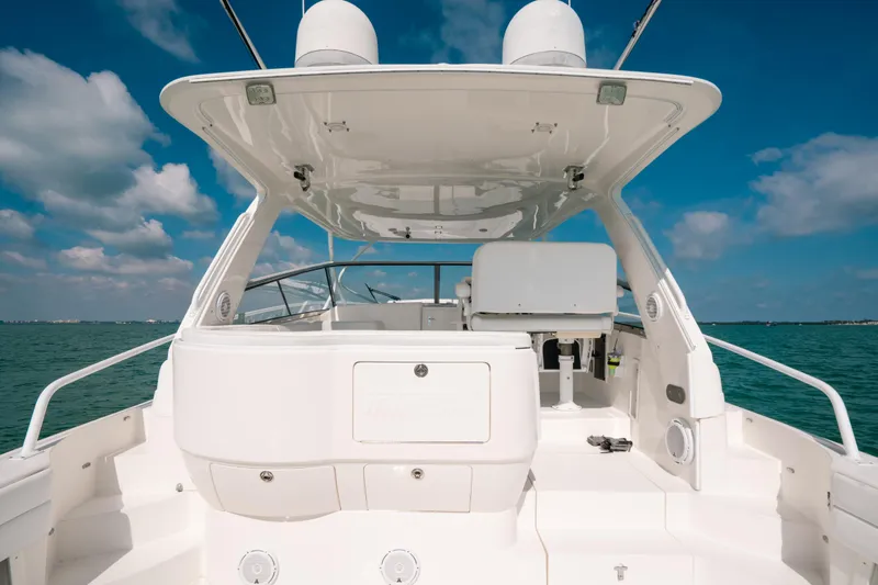 Slide: The Image of 2009 Intrepid 475 Sport Yacht, white deck, open sea, clear sky. - 33