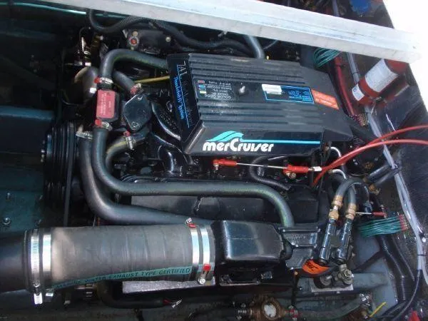 Slide: The Image of MerCruiser engine in 1994 Sea Ray 330 Sundancer boat, detailed view. - 29