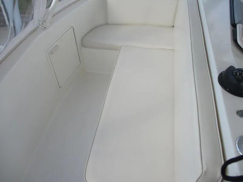 Slide: The Image of White seating area on a 1997 Ocean Yachts 40 Super Sport boat. - 20