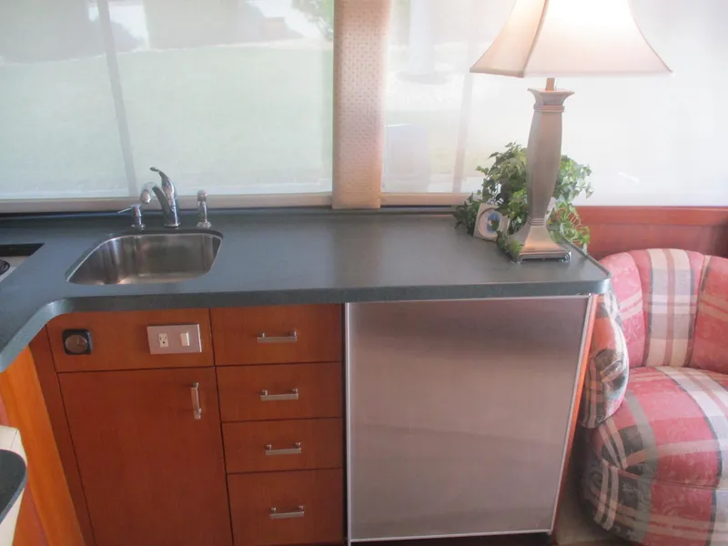 Slide: The Image of Interior of 1997 Ocean Yachts 40 Super Sport with sink, counter, and lamp. - 33