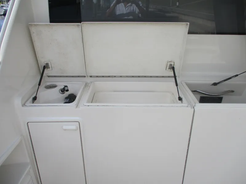 Slide: The Image of Outdoor sink and storage on 1997 Ocean Yachts 40 Super Sport. - 5