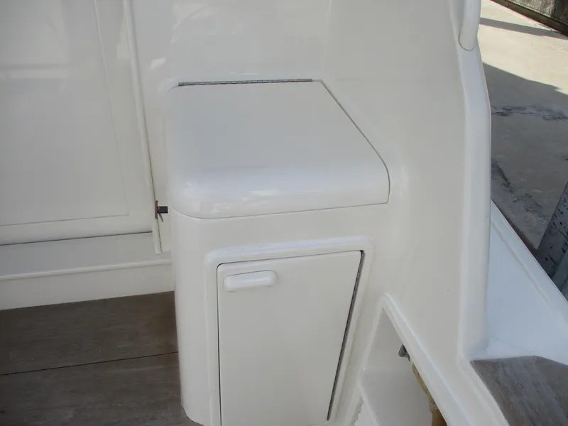 Slide: The Image of White seating area on 1997 Ocean Yachts 40 Super Sport boat. - 7