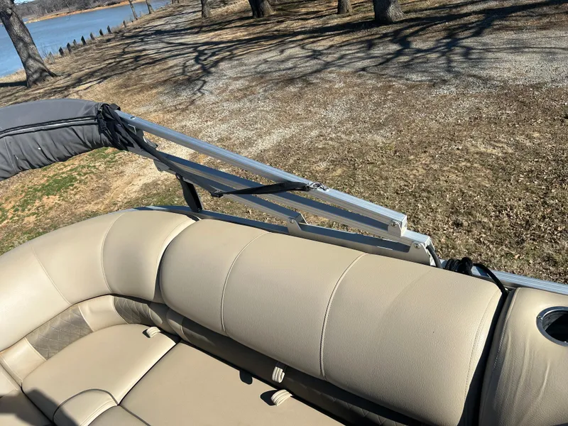 Slide: The Image of Sun Tracker Party Barge 20 DLX 2021 - 18