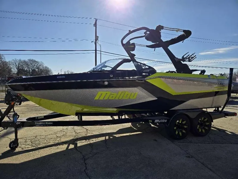 Slide: The Image of Malibu Wakesetter 22 MXZ 2025 - 10