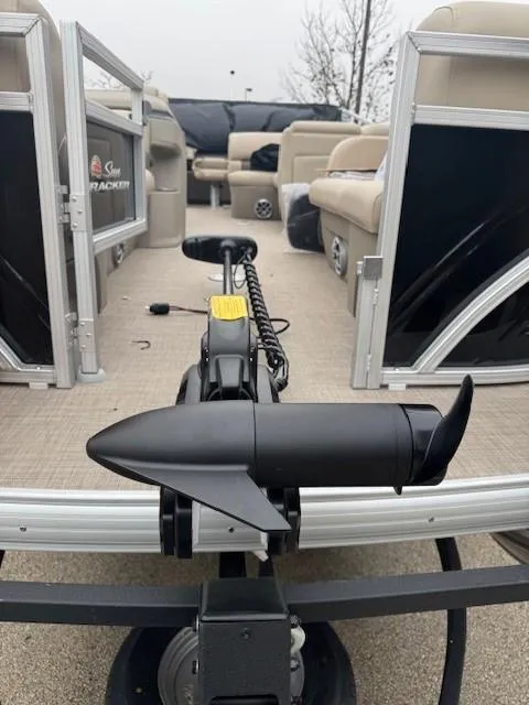 Slide: The Image of 2025 Sun Tracker SportFish 22 DLX pontoon boat with trolling motor. - 6