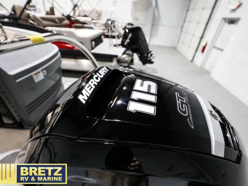 Slide: The Image of Mercury 115 GT engine in a showroom, featuring Mirage LZ A-22 SPORT 2025. - 8