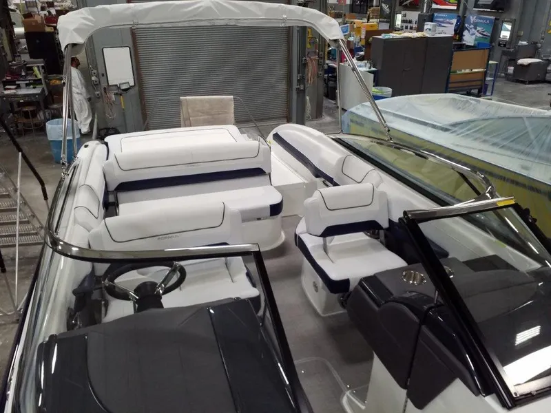 Slide: The Image of Formula 240 Bowrider 2019 - 16