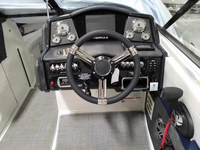 Slide: The Image of Formula 240 Bowrider 2019 - 21
