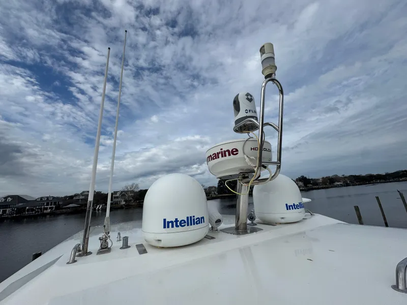 Slide: The Image of 2016 Prestige 550 yacht with Intellian and Marine antennas. - 15