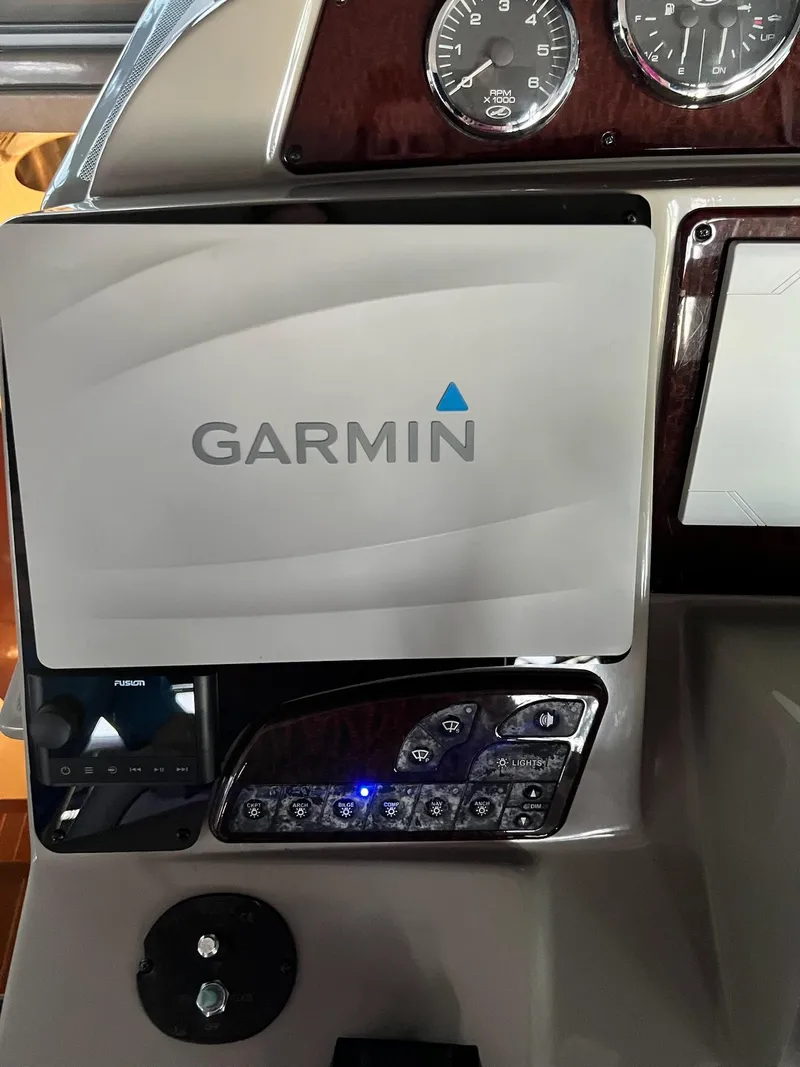 Slide: The Image of Sea Ray Sundancer 350 2011 - 53