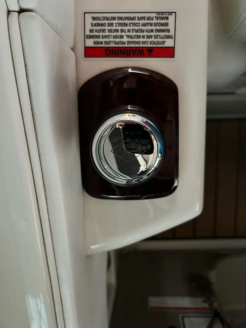 Slide: The Image of Sea Ray Sundancer 350 2011 - 56