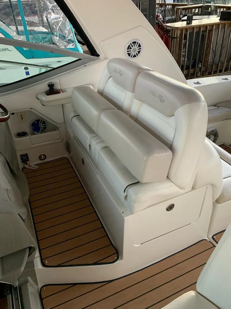 Slide: The Image of Sea Ray Sundancer 350 2011 - 70