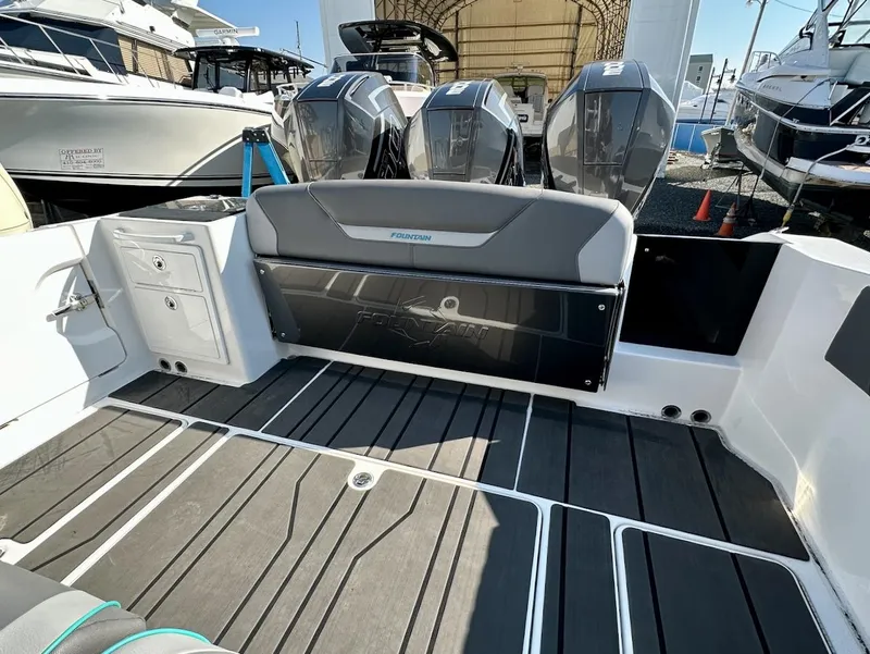 Slide: The Image of Fountain 32 NX 2022 - 3