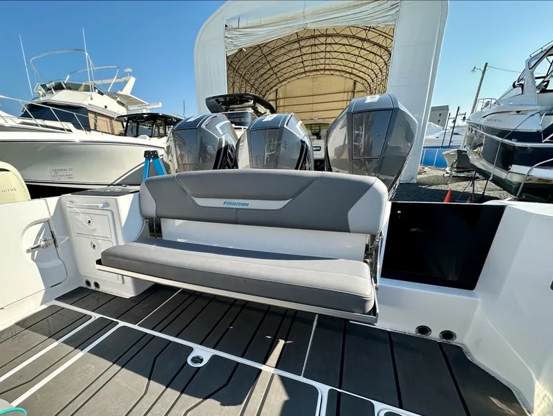 Slide: The Image of Fountain 32 NX 2022 - 4