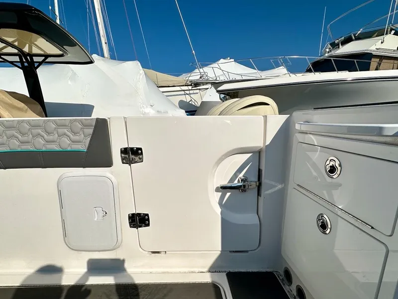 Slide: The Image of Fountain 32 NX 2022 - 5