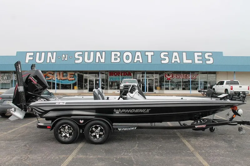 The Image of 2025 Phoenix 921 Elite II boat at Fun-N-Sun Boat Sales dealership. - 1