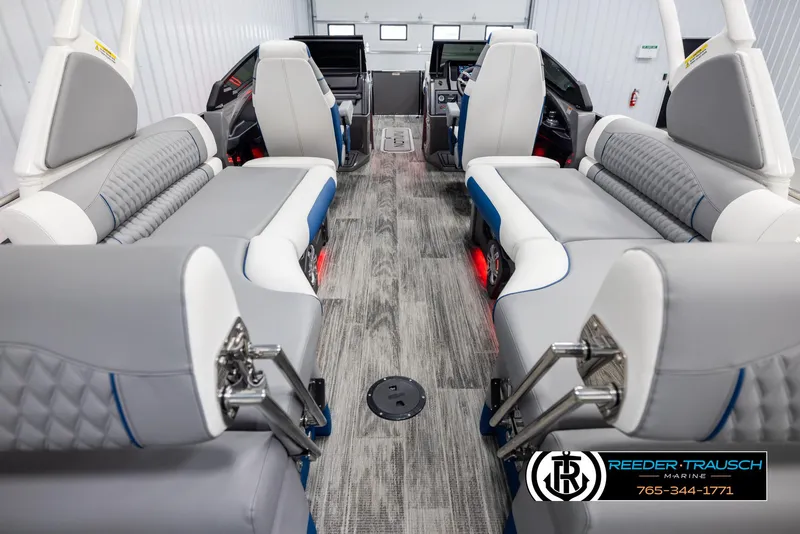 Slide: The Image of 2025 Avalon Excalibur LTD QLW interior with luxurious seating and modern design. - 16