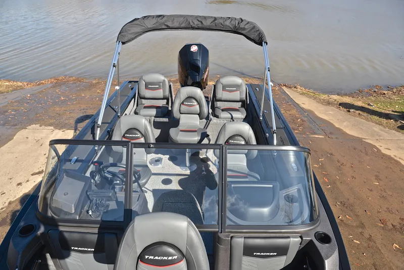 Slide: The Image of Tracker Targa V-19 WT 2023 - 23