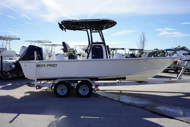 Slide: The Image of Sea Pro 230 Bay 2025 - 4