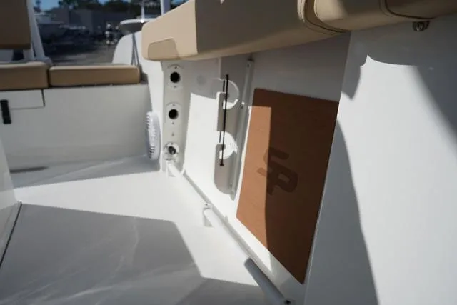 Slide: The Image of Sea Pro 245 FLX 2025 - 11