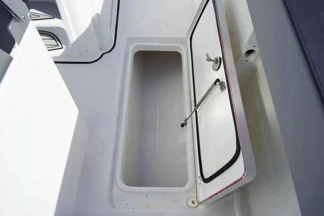 Slide: The Image of Sea Pro 292 CC 2025 - 14