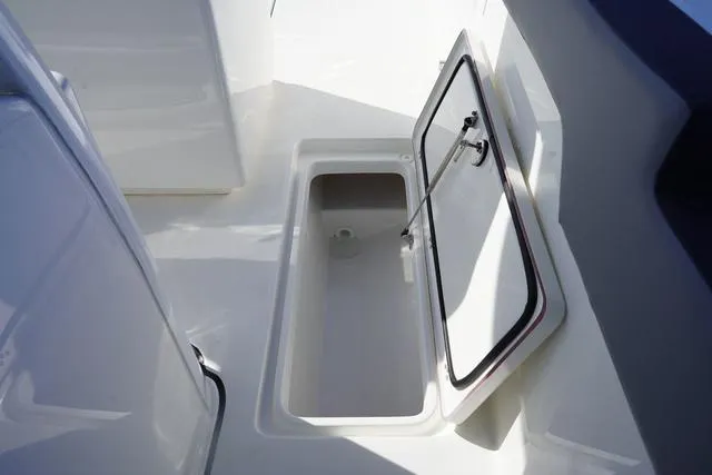 Slide: The Image of Sea Pro 292 CC 2025 - 15