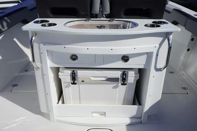 Slide: The Image of Sea Pro 292 CC 2025 - 18