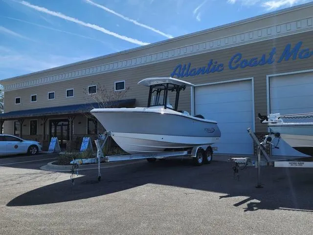 The Image of Robalo R232 Explorer 2025 - 1