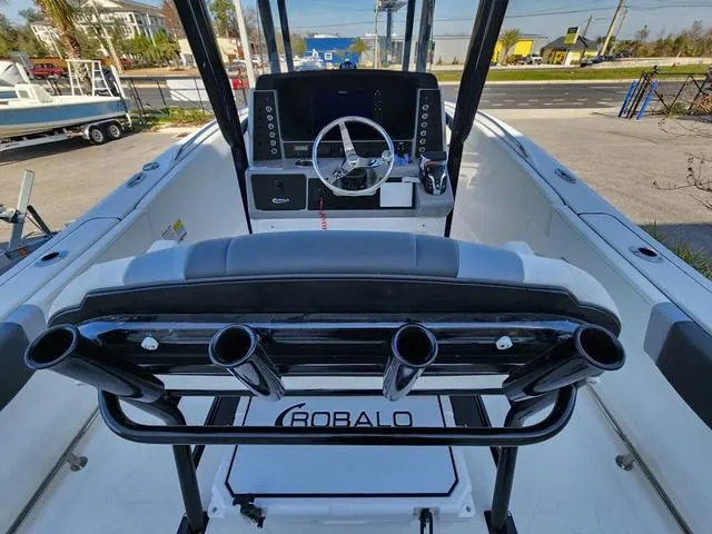 Slide: The Image of Robalo R232 Explorer 2025 - 14