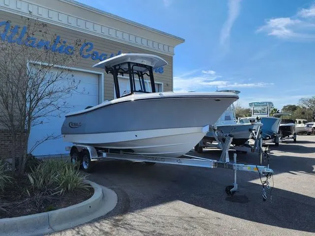 Slide: The Image of Robalo R232 Explorer 2025 - 4