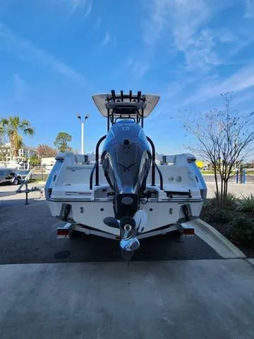 Slide: The Image of Robalo R232 Explorer 2025 - 6
