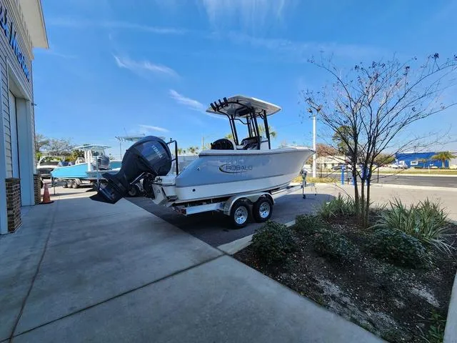 Slide: The Image of Robalo R232 Explorer 2025 - 7