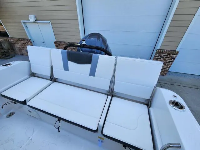 Slide: The Image of Robalo R232 Explorer 2025 - 9