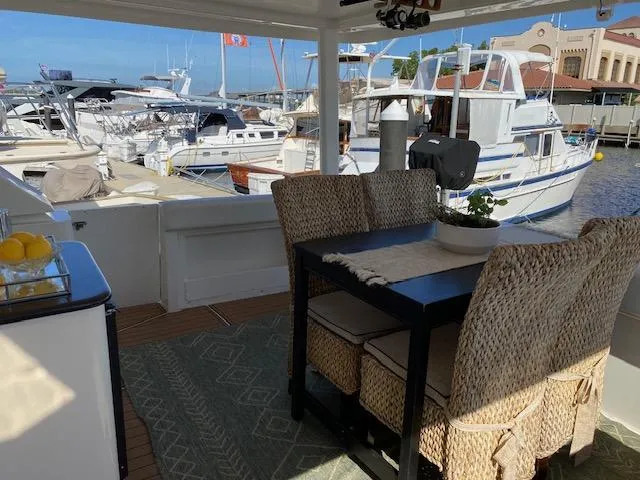 Slide: The Image of Outdoor dining area on a 2002 Silverton 453 Motor Yacht, overlooking a marina. - 5